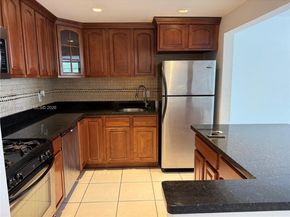 2175 NE 170th St 206, North Miami Beach FL 33162