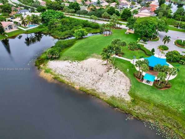 495 SW 183rd Way, Pembroke Pines FL 33029
