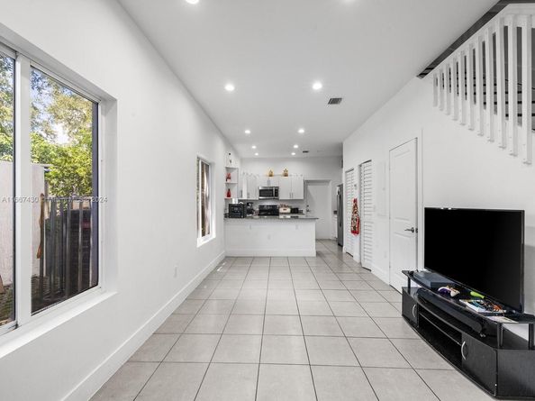 163 NW 68th Ter, Miami FL 33150
