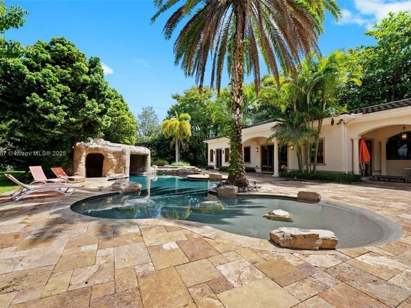 9601 SW 60 Ct, Pinecrest FL 33156