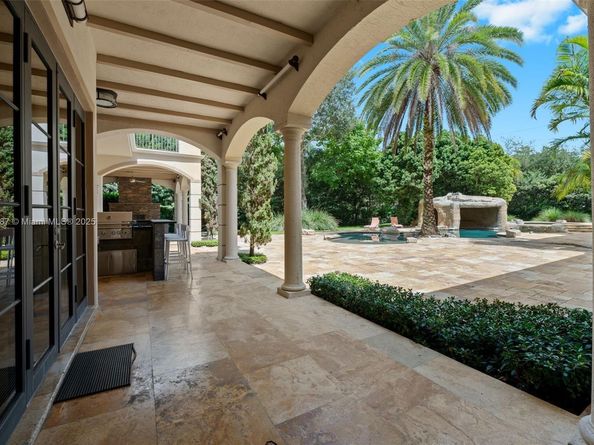 9601 SW 60 Ct, Pinecrest FL 33156