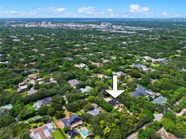 9601 SW 60 Ct, Pinecrest FL 33156