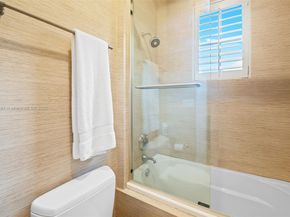 9601 SW 60 Ct, Pinecrest FL 33156