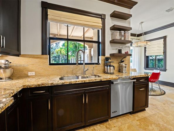 9601 SW 60 Ct, Pinecrest FL 33156