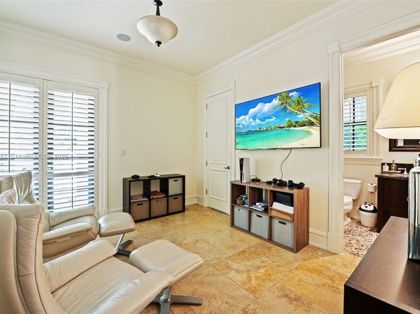 9601 SW 60 Ct, Pinecrest FL 33156
