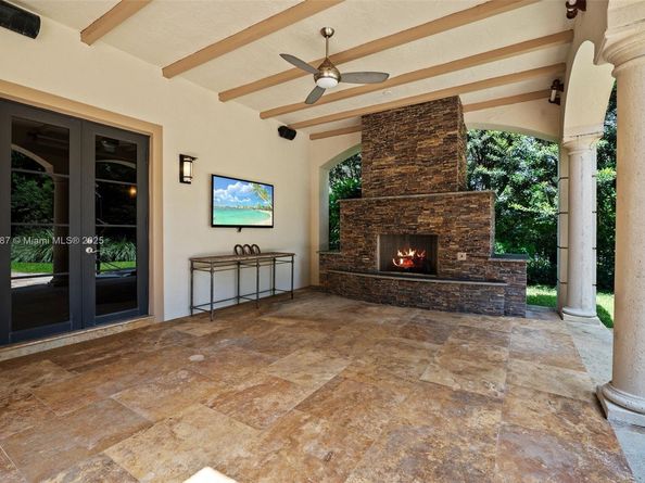9601 SW 60 Ct, Pinecrest FL 33156