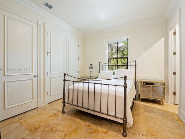 9601 SW 60 Ct, Pinecrest FL 33156