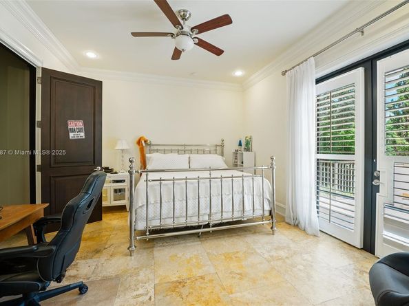 9601 SW 60 Ct, Pinecrest FL 33156