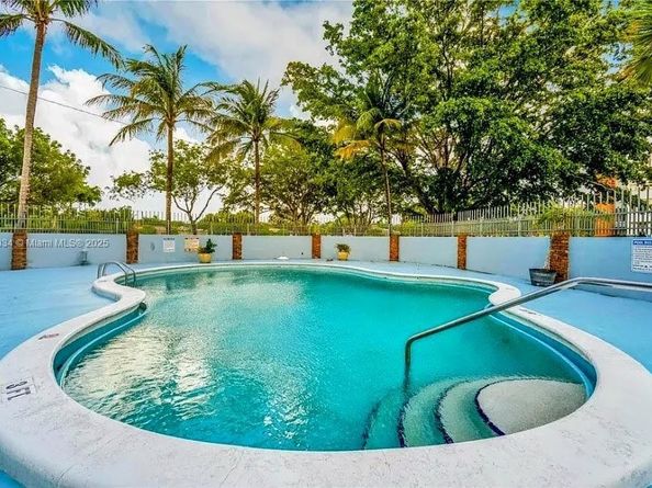 16850 S Glades Dr 6D, North Miami Beach FL 33162