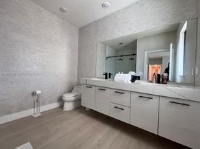 4250 NW 83rd Ave, Doral FL 33166