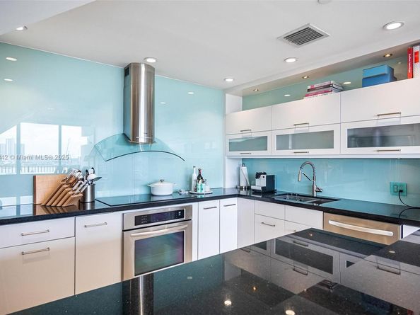 1000 Venetian Way 1108, Miami FL 33139