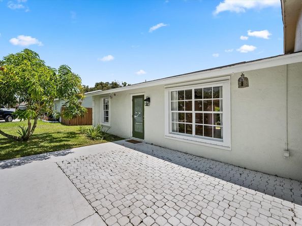 143 Bobwhite Road, Royal Palm Beach FL 33411