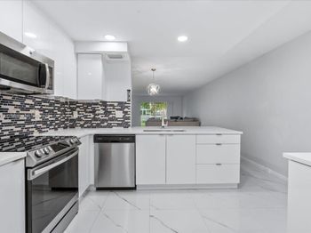 2303 Lucaya Ln
