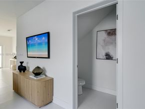 4789 NW 1st St, Miami FL 33126