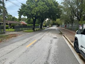 1855 NW 32nd St, Miami FL 33142