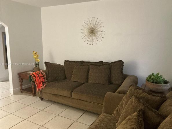 1855 NW 32nd St, Miami FL 33142
