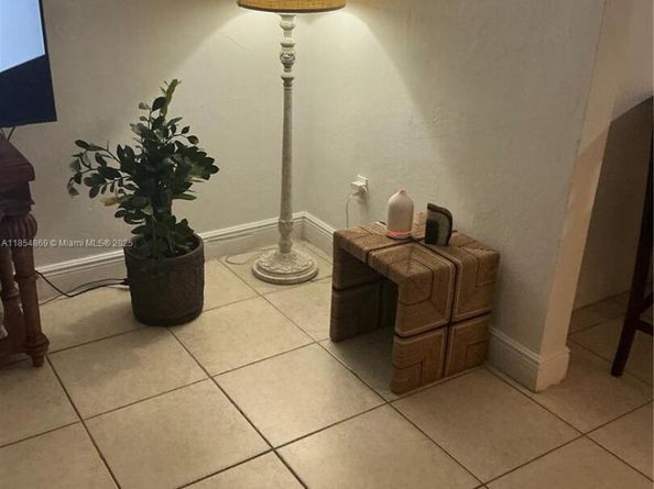1855 NW 32nd St, Miami FL 33142