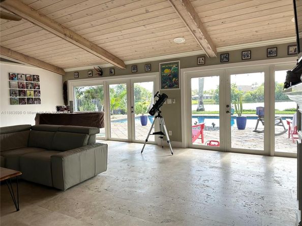 960 Bayberry Point Dr, Plantation FL 33324
