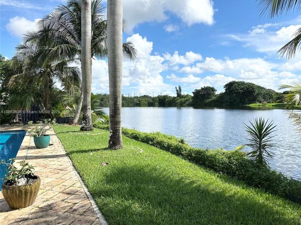 960 Bayberry Point Dr, Plantation FL 33324