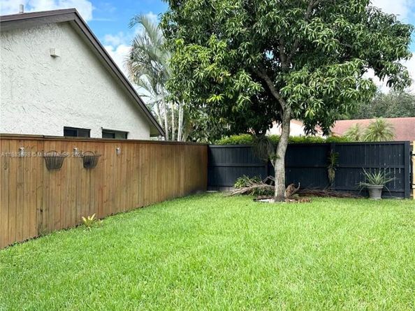 960 Bayberry Point Dr, Plantation FL 33324