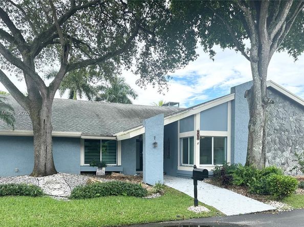 960 Bayberry Point Dr, Plantation FL 33324