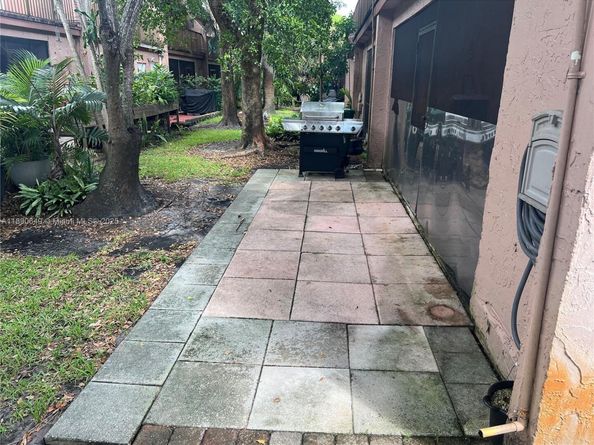 12 Madrid Ln 118, Davie FL 33324