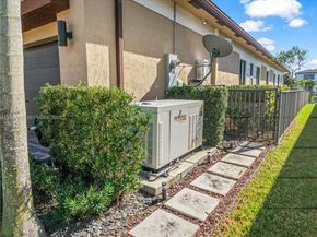 10530 S Lago Vista Cir, Parkland FL 33076