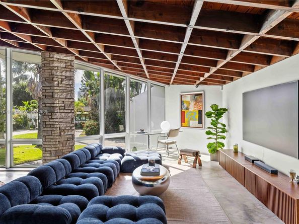 1071 NE 85th St, Miami FL 33138