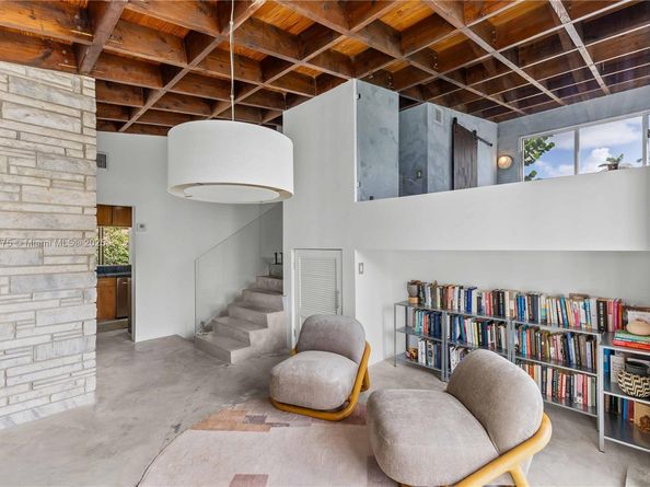 1071 NE 85th St, Miami FL 33138