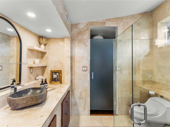 1071 NE 85th St, Miami FL 33138