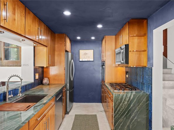 1071 NE 85th St, Miami FL 33138