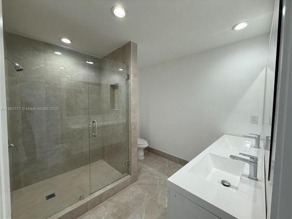 3030 NE 42nd St, Fort Lauderdale FL 33308
