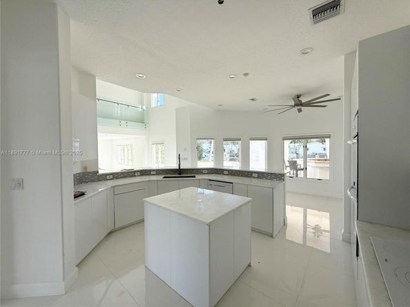 3030 NE 42nd St, Fort Lauderdale FL 33308