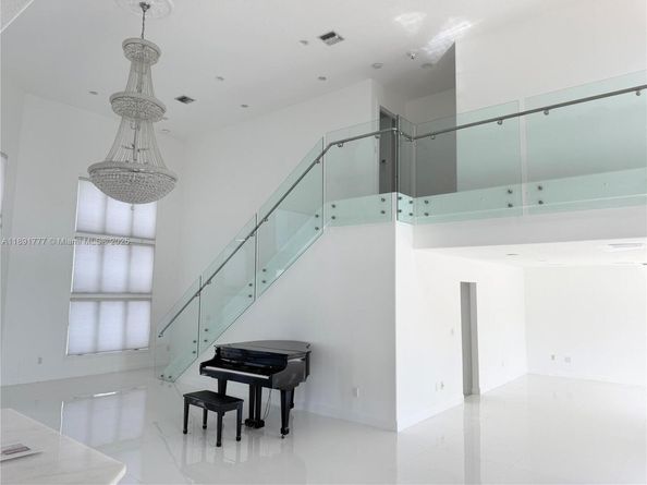 3030 NE 42nd St, Fort Lauderdale FL 33308