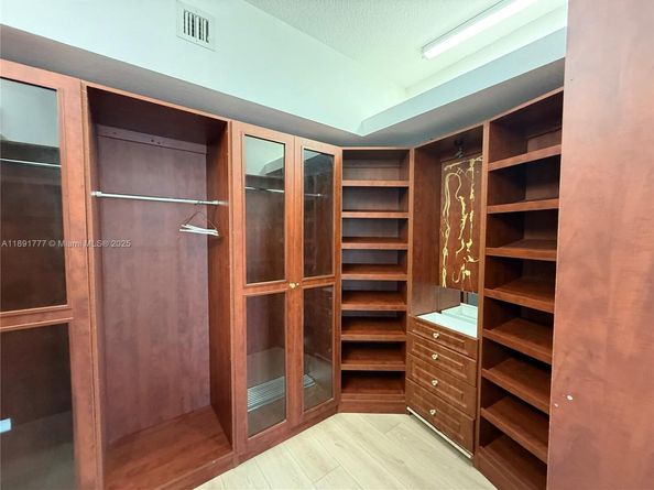 3030 NE 42nd St, Fort Lauderdale FL 33308