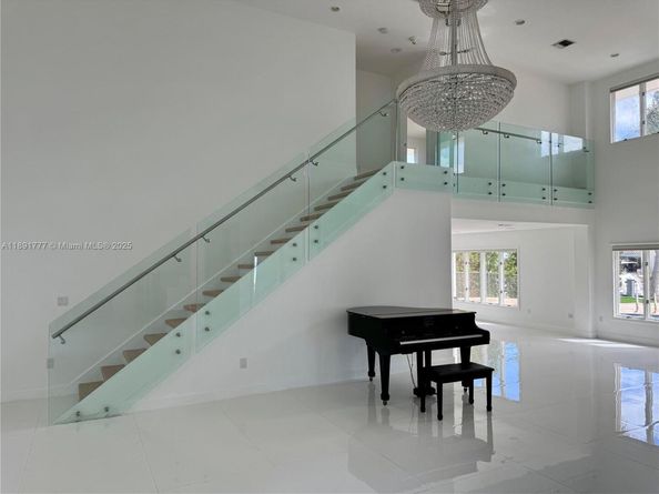 3030 NE 42nd St, Fort Lauderdale FL 33308