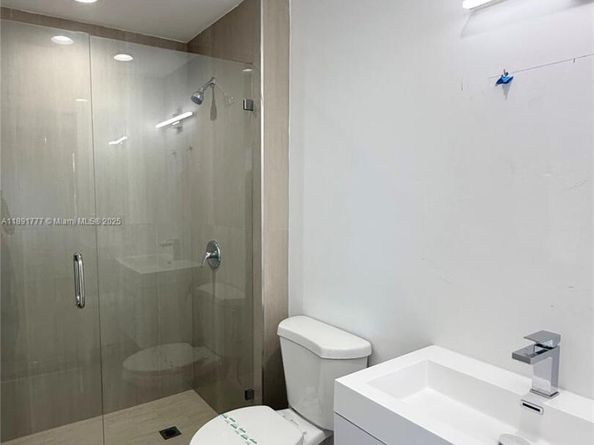3030 NE 42nd St, Fort Lauderdale FL 33308