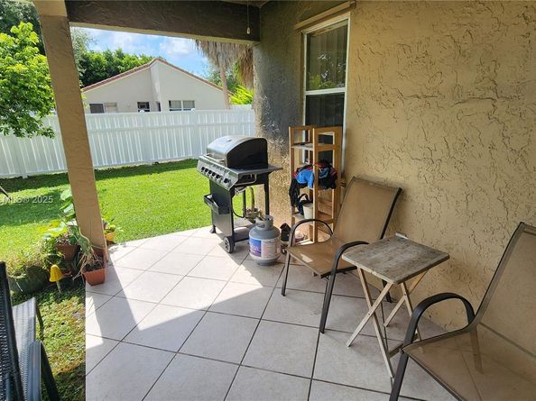 930 NW 96th Ave, Plantation FL 33324