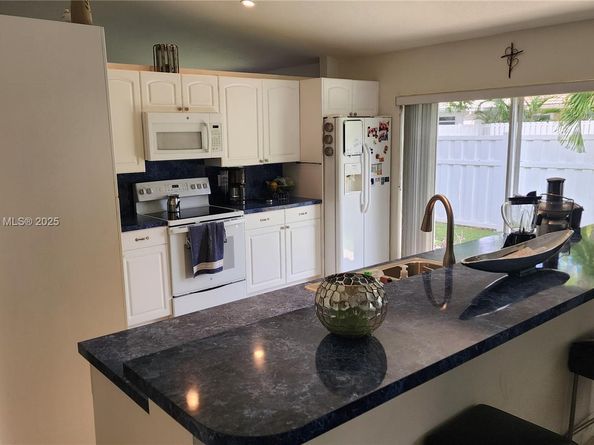 930 NW 96th Ave, Plantation FL 33324