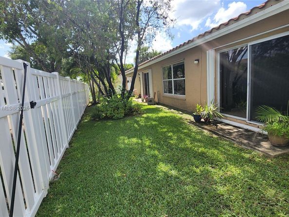 930 NW 96th Ave, Plantation FL 33324
