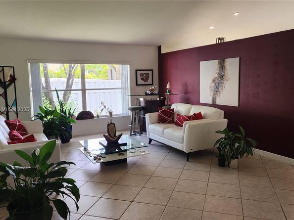 930 NW 96th Ave, Plantation FL 33324