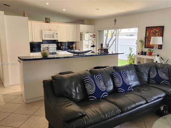 930 NW 96th Ave, Plantation FL 33324