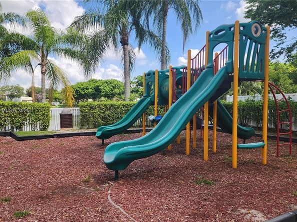 930 NW 96th Ave, Plantation FL 33324