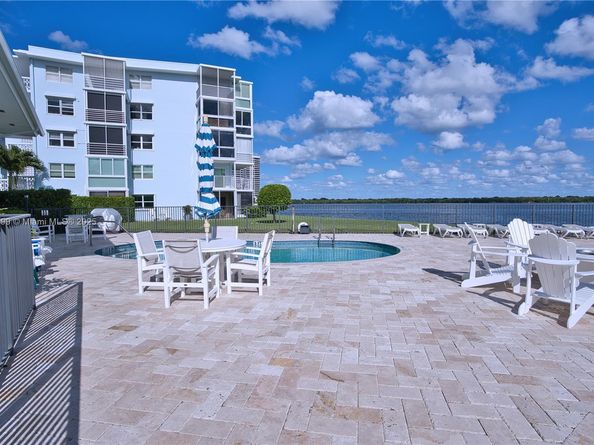 68 Yacht Club Dr 2, North Palm Beach FL 33408