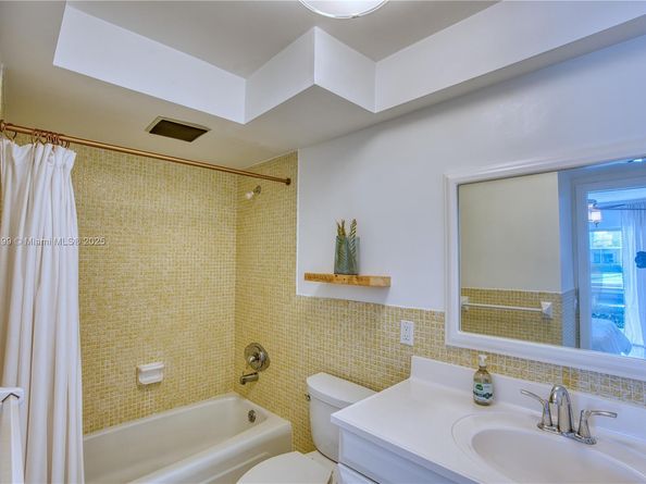 68 Yacht Club Dr 2, North Palm Beach FL 33408