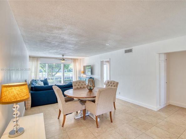 68 Yacht Club Dr 2, North Palm Beach FL 33408