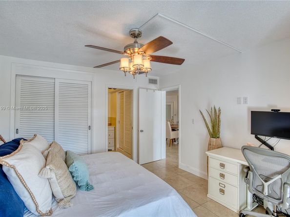 68 Yacht Club Dr 2, North Palm Beach FL 33408