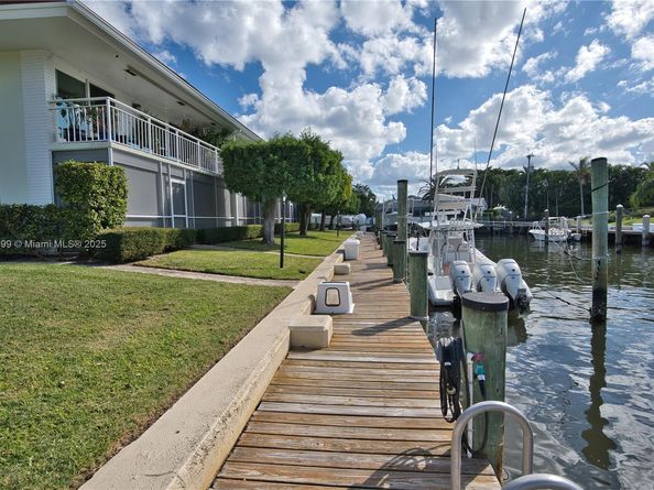 68 Yacht Club Dr 2, North Palm Beach FL 33408