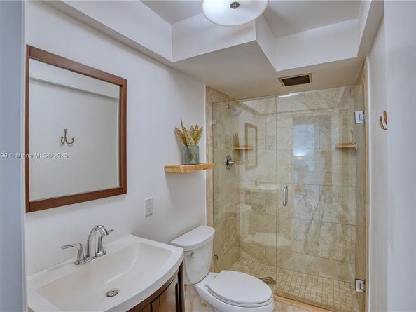 68 Yacht Club Dr 2, North Palm Beach FL 33408