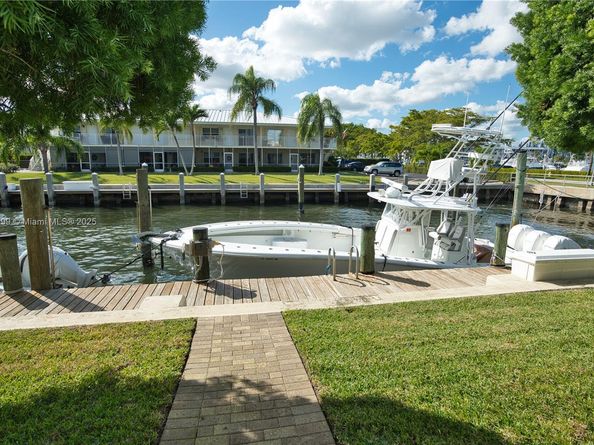 68 Yacht Club Dr 2, North Palm Beach FL 33408